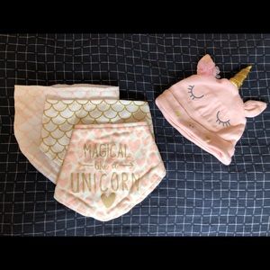 Unicorn bibs and hat set 🦄